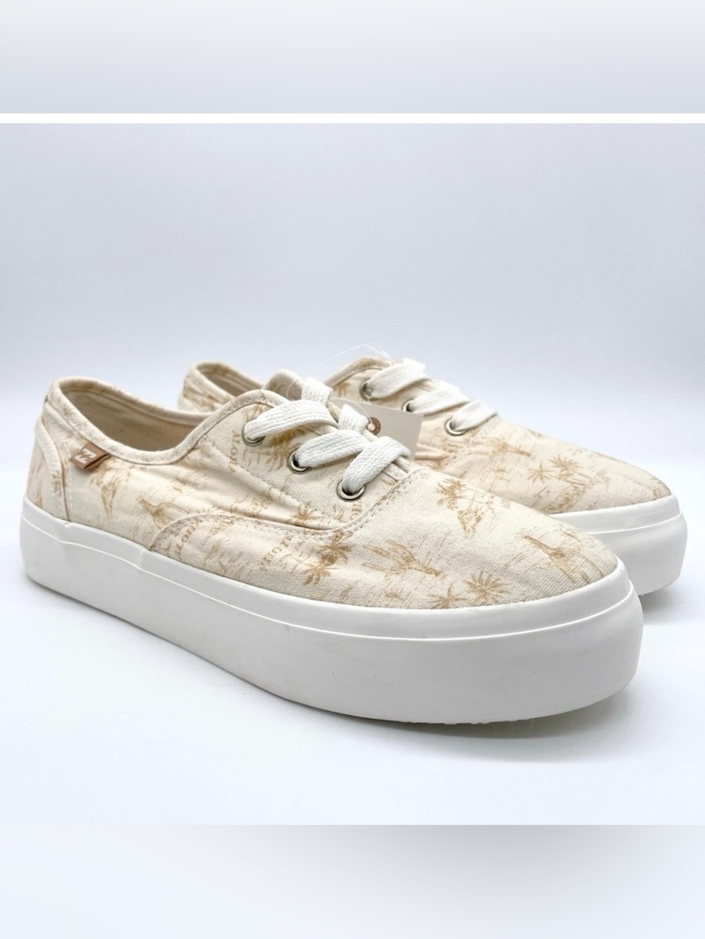 NWT Billabong Canvas Platform shoes with neutral tropical palm print
